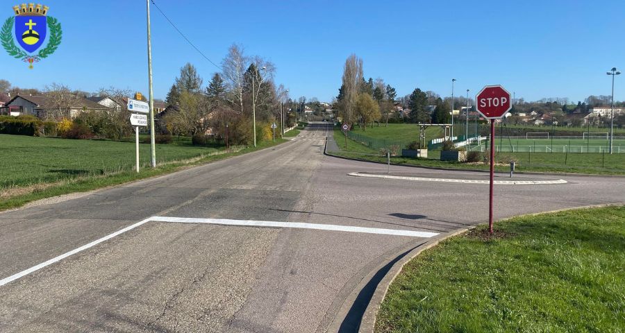 Nouveau stop à l'intersection entre la D78A venant de Riche et la rue Verlaine venant du collège.